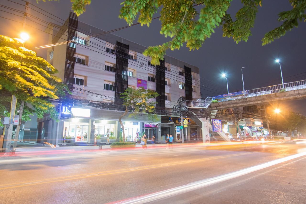 Jr Mansion On Nut Soi 25 Aparthotel Bangkok Kültér fotó